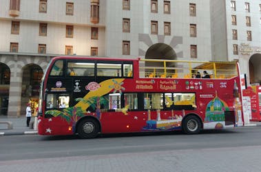 Hop-on, hop-off-bustour door de stad door Al Madinah